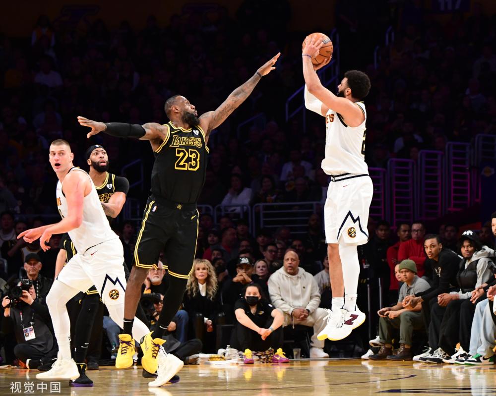 陷入深深的 陷入深深的